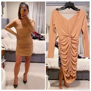 NEW Nasty Gal Ruched Back Body Con Mini‎ Dress Long Sleeve Beige V-Neck Small